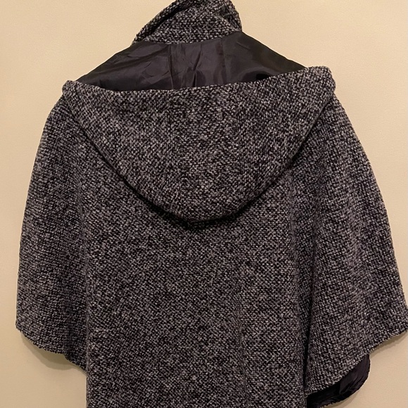 Cape style jacket - Picture 2 of 2